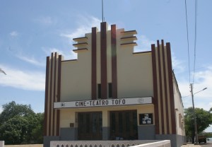 Vacker art deco-biograf i Inhambane