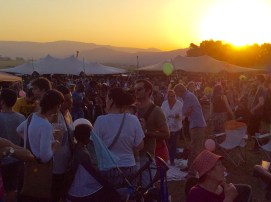 Solnedgång bakom bergen