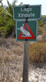 Sjö längs vägen. Bada inte här!