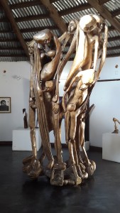 Skulptur av Albert Chissano i hans hem